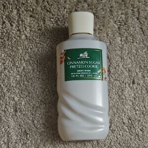 Bath And Bodyworks Milk Bar Cinnamon Sugar Pretzel Cookie Bodywash NWT